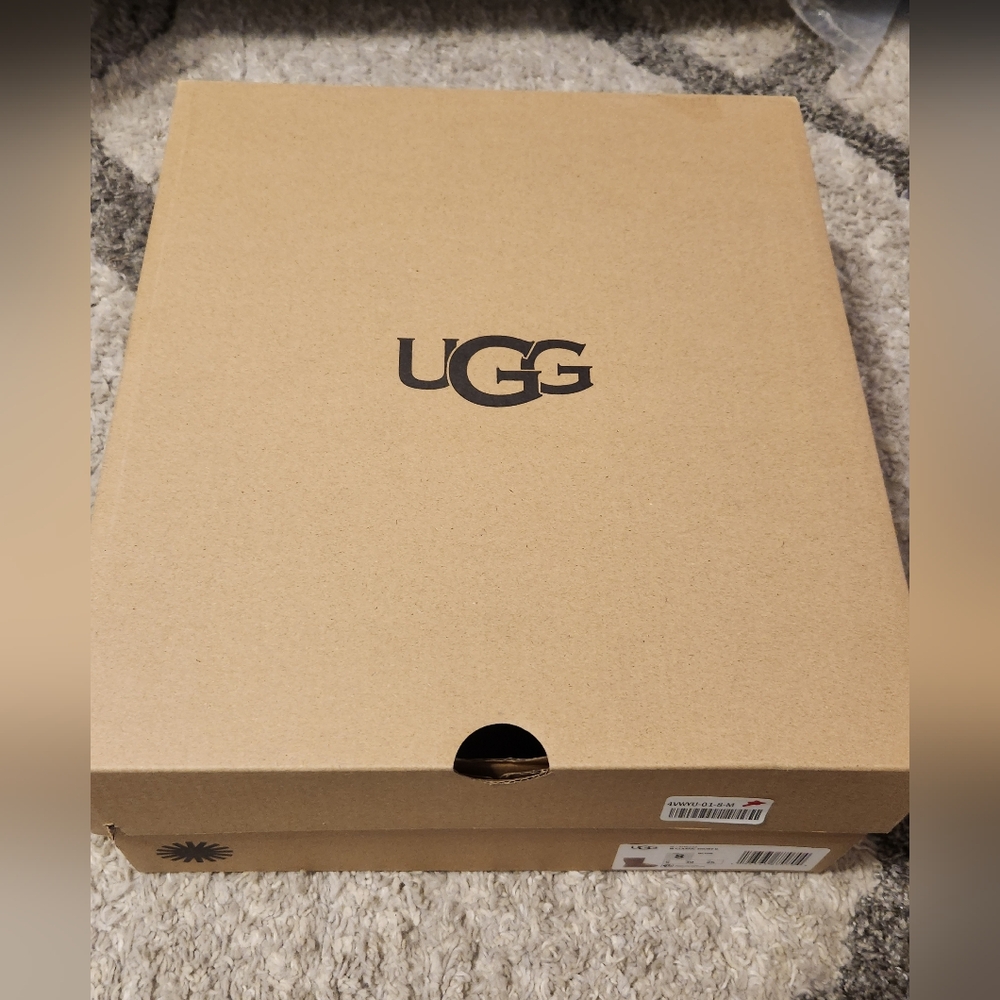 NEW UGG Classic Short II Boots - Women's - Picture 9 of 11